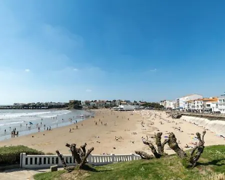 A 5 Min Des Plages, Jardin Prive Apartment